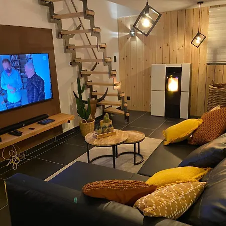 Maisonnette Les Garages بيت للعطل نامور