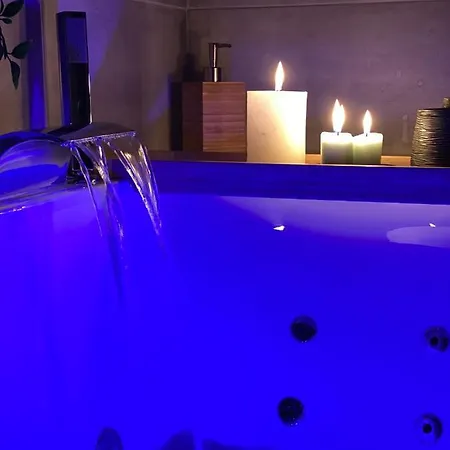 Maisonnette Les Garages بيت للعطل