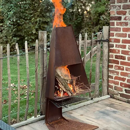 Maisonnette Les Garages بيت للعطل نامور